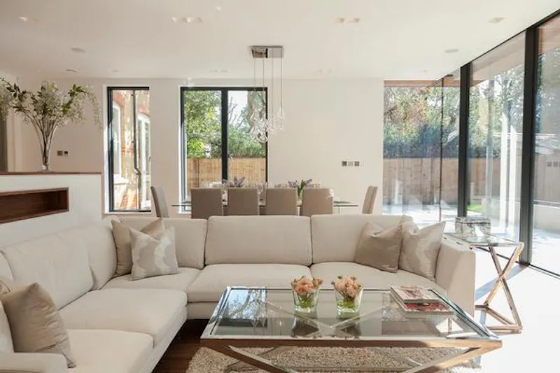 Luxurious Sheen family house, D2225 (photo 18)
