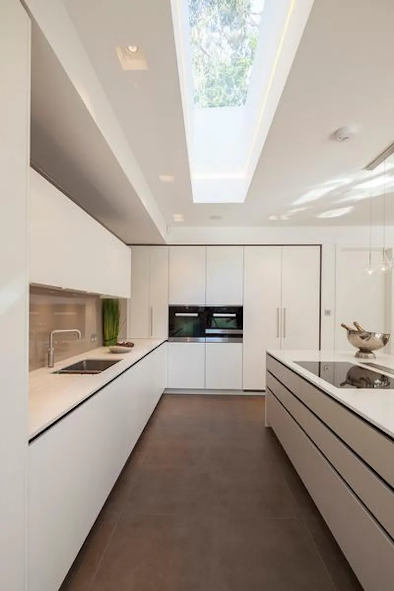 Luxurious Sheen family house, D2225 (photo 12)