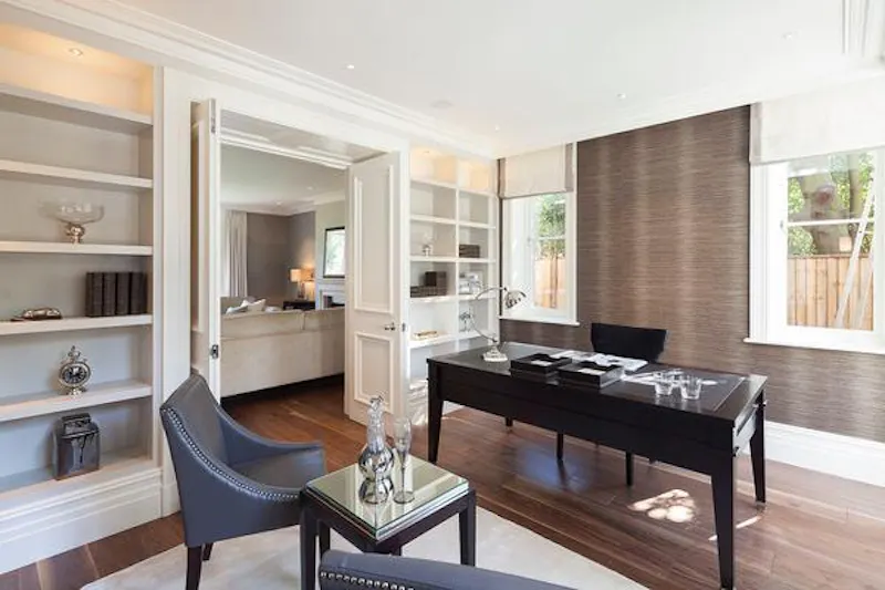 Study at Luxurious Sheen family house, D2225 (photo 28)