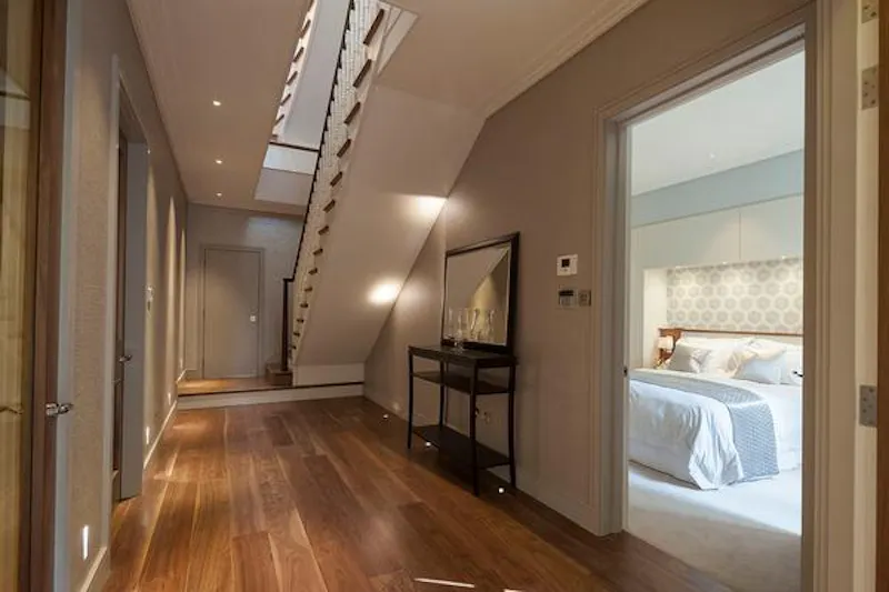 Luxurious Sheen family house, D2225 (photo 27)