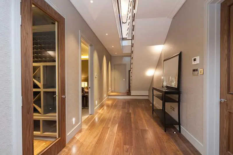 Luxurious Sheen family house, D2225 (photo 29)