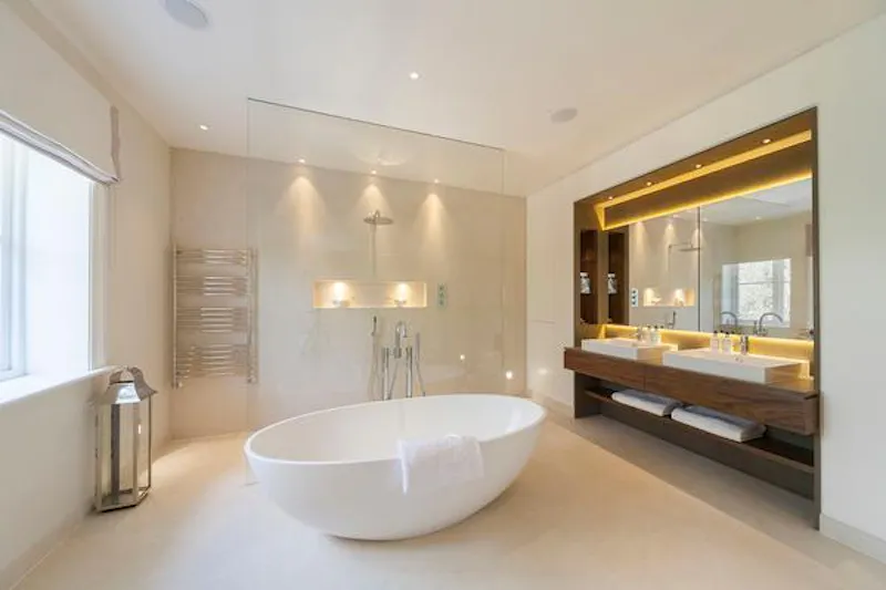 Bathroom at Luxurious Sheen family house, D2225 (photo 35)