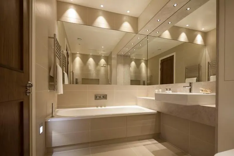 Bath at Luxurious Sheen family house, D2225 (photo 42)