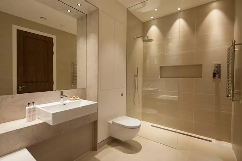 Shower at Luxurious Sheen family house, D2225 (photo 43)
