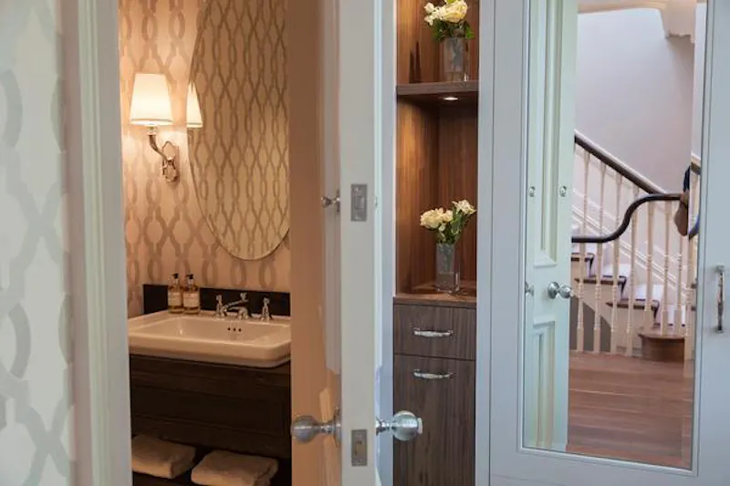 Luxurious Sheen family house, D2225 (photo 50)