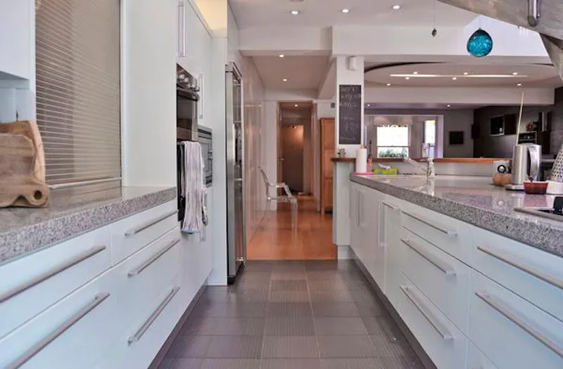 Kitchen at Wandsworth family house, B1697 (photo 21)