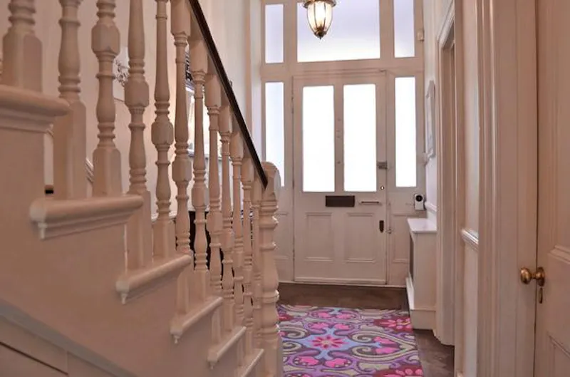 Entrance hall at Wandsworth family house, B1697 (photo 2)