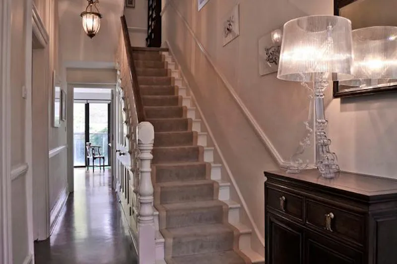 Entrance hall at Wandsworth family house, B1697 (photo 3)