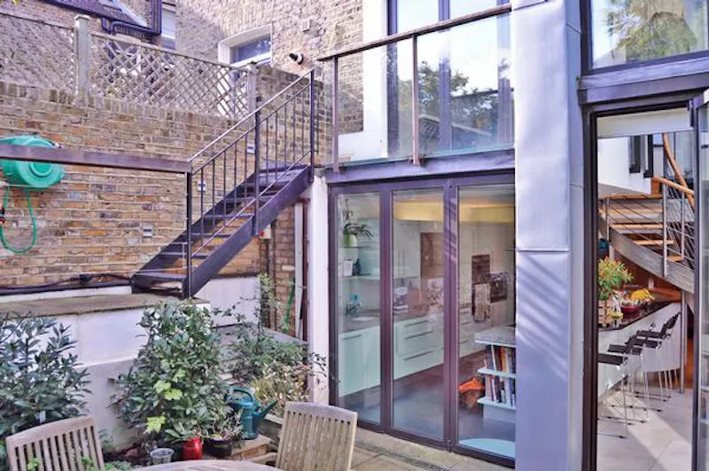 Balcony at Wandsworth family house, B1697 (photo 41)