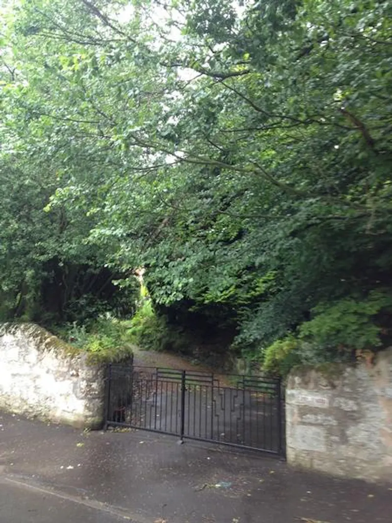 Gate at Film location D2226 in Scotland (photo 28)