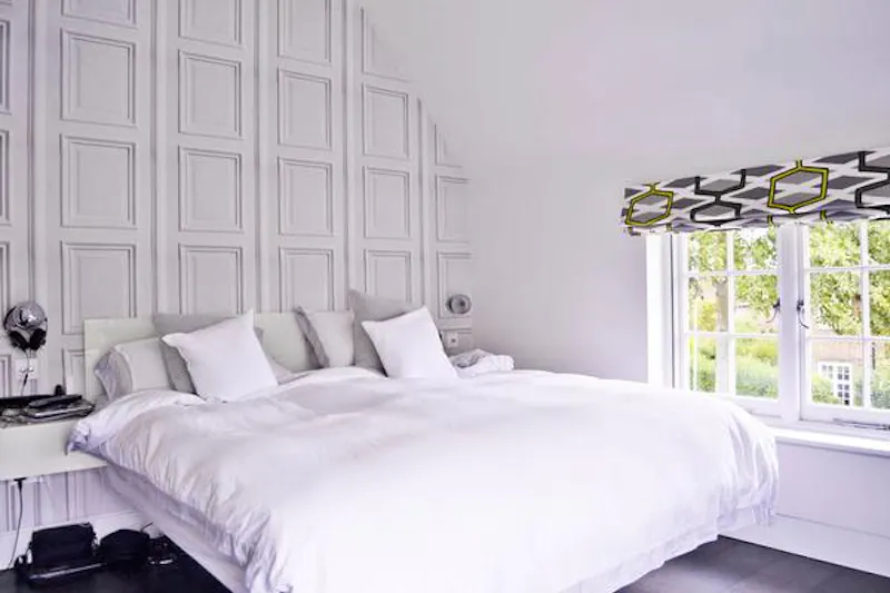 Bedroom at Film location D2227 in London (photo 18)