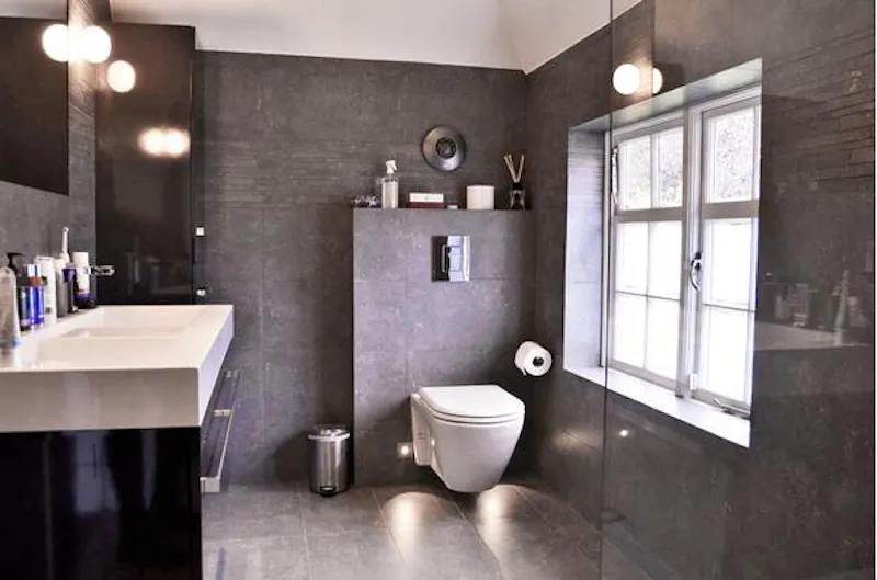Bathroom at Film location D2227 in London (photo 20)