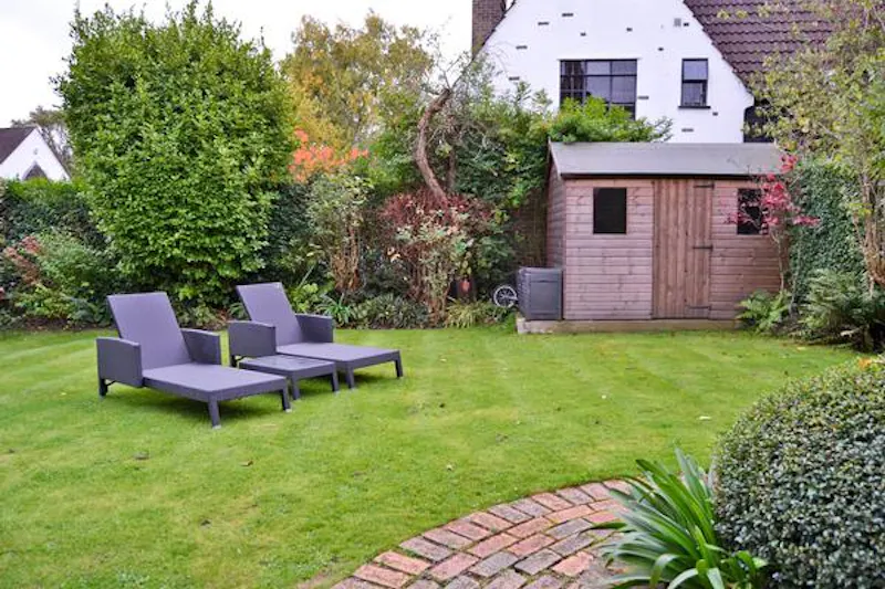 Garden at Film location D2227 in London (photo 34)