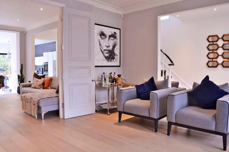 Living Room at Finchley family house, D2228 (photo 7)