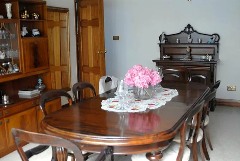 Dining room at Film location D2279 in London (photo 8)