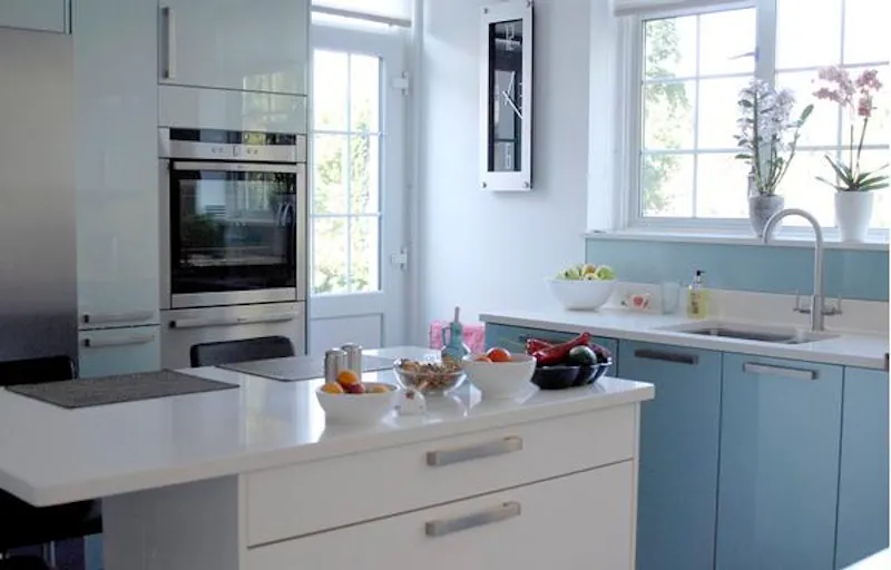 Kitchen island at Film location D2279 in London (photo 15)