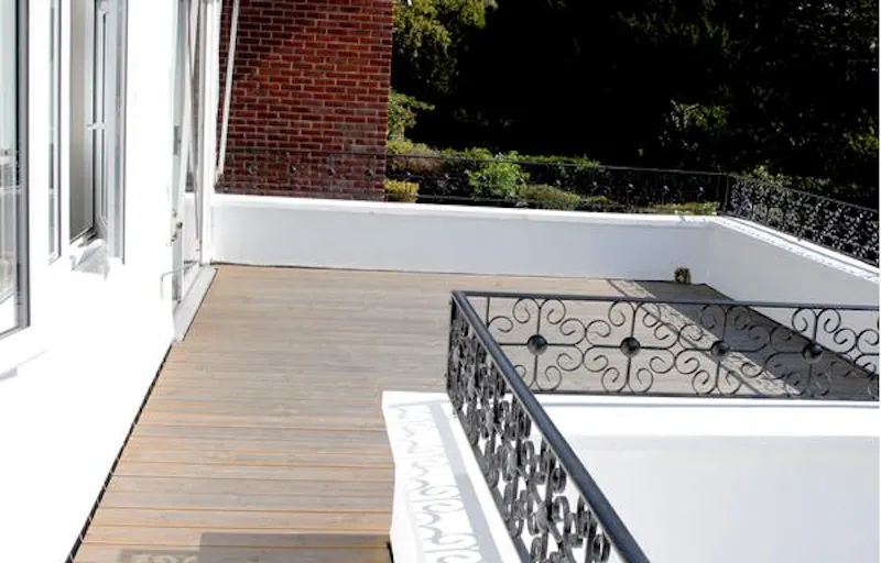 Balcony at Film location D2279 in London (photo 28)