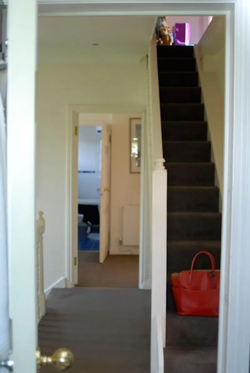 Staircase at Film location D2279 in London (photo 42)