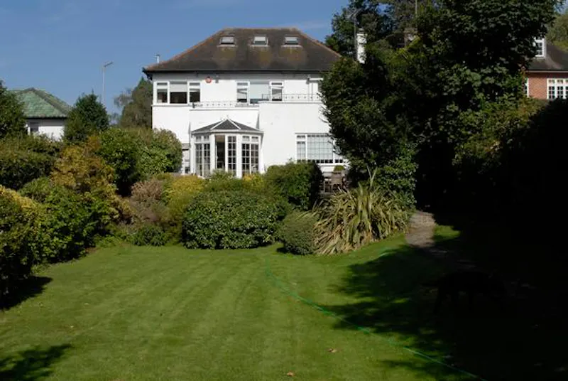 Garden at Film location D2279 in London (photo 49)