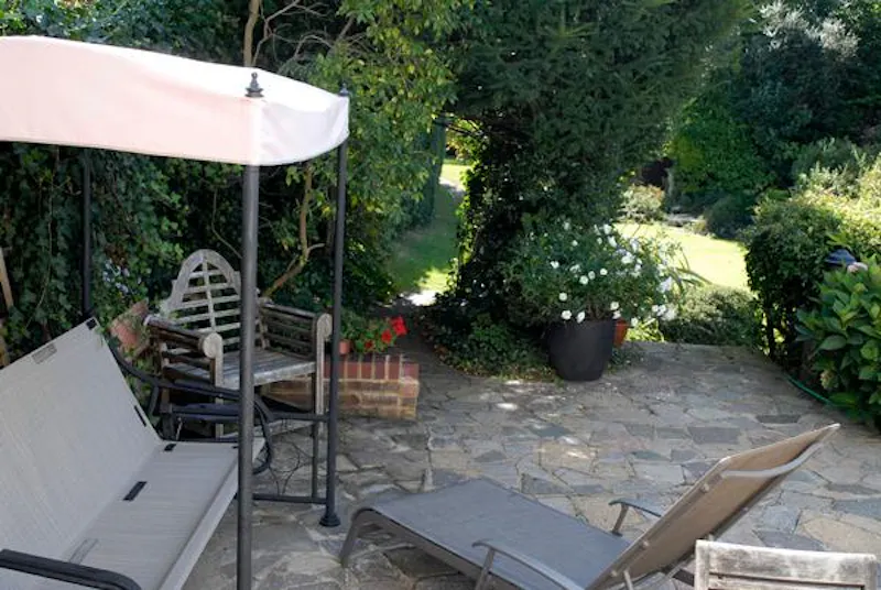 Terrace/Patio at Film location D2279 in London (photo 51)