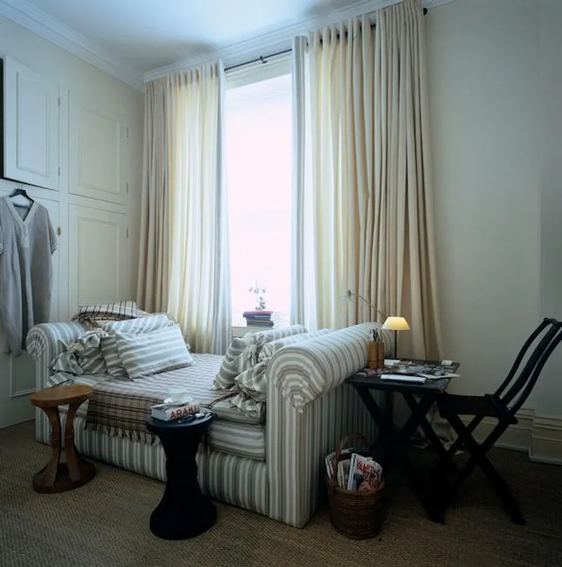 Dressing room at Glamorous Belgravia house, A1393 (photo 21)