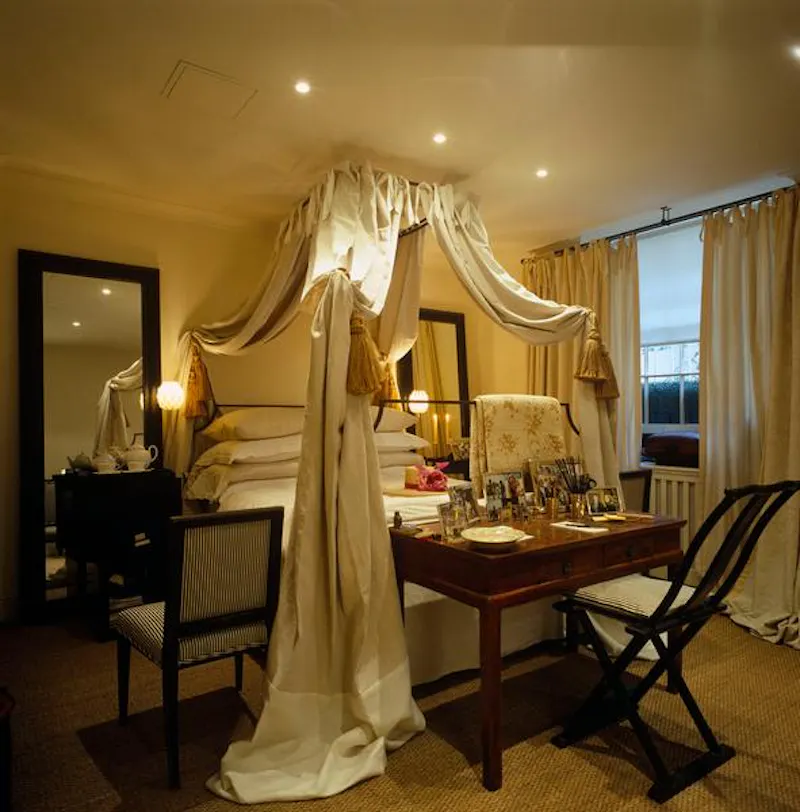 Bedroom at Glamorous Belgravia house, A1393 (photo 25)