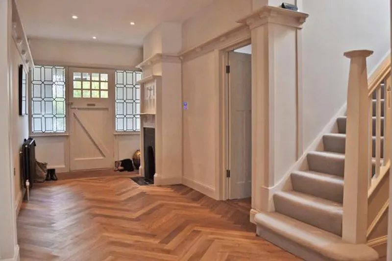 Entrance hall at Kensal Rise broken-plan house, D2230 (photo 2)