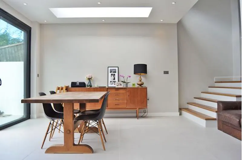 Dining room at Kensal Rise broken-plan house, D2230 (photo 6)