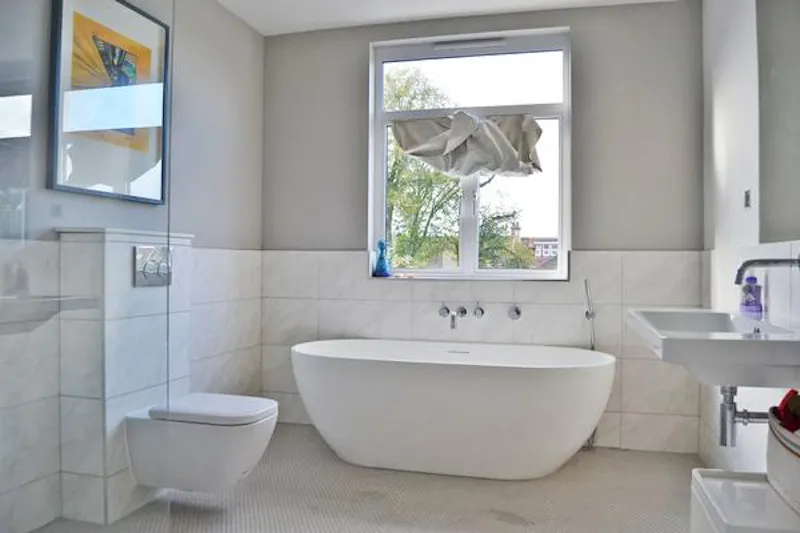 Bathroom at Kensal Rise broken-plan house, D2230 (photo 32)