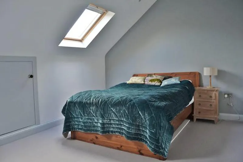 Bedroom at Kensal Rise broken-plan house, D2230 (photo 35)