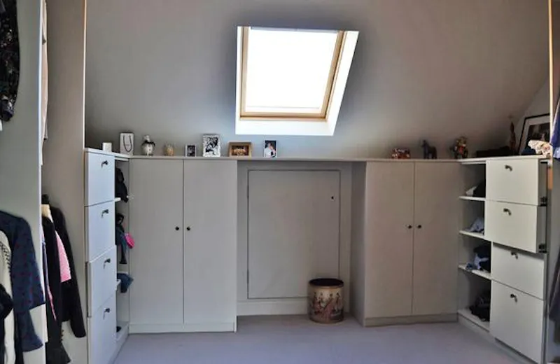 Dressing room at Kensal Rise broken-plan house, D2230 (photo 37)