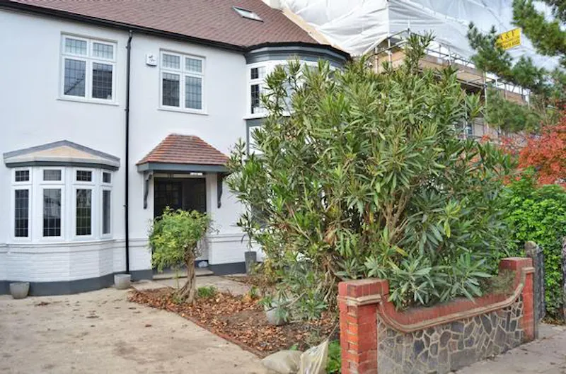 Driveway at Kensal Rise broken-plan house, D2230 (photo 44)