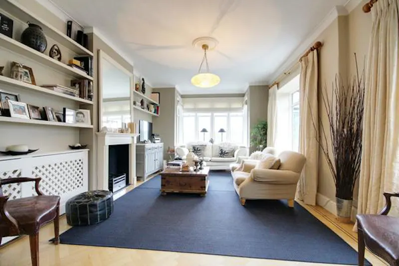 Living Room at Film location D2231 in London (photo 6)
