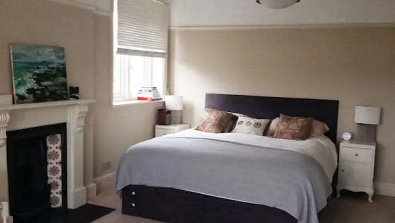 Bedroom at Film location D2231 in London (photo 10)