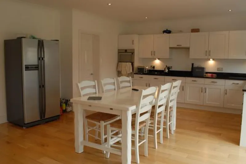 Dining room at Film location D2232 in London (photo 4)