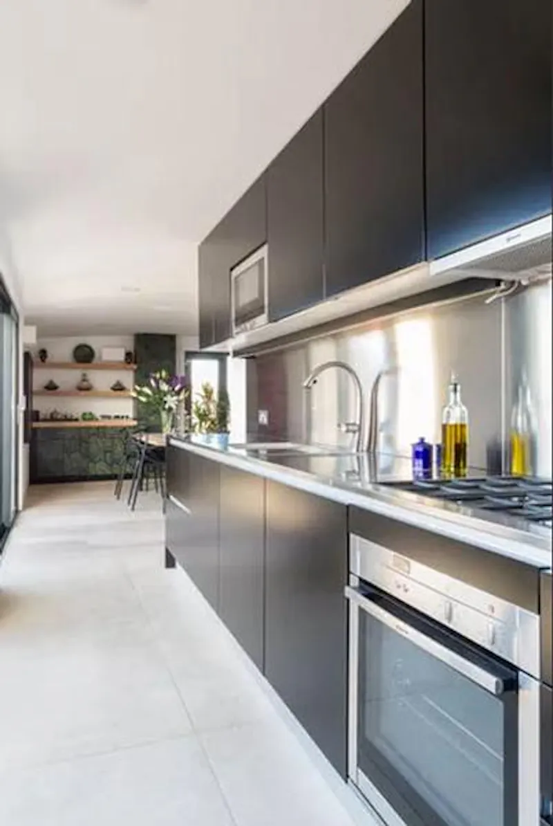 Kitchen at Open plan flat by Regent's Canal, F1097 (photo 8)