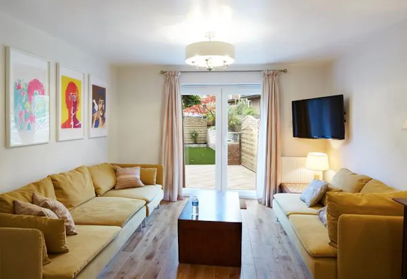 Living Room at Versatile house Waterloo, D2233 (photo 9)