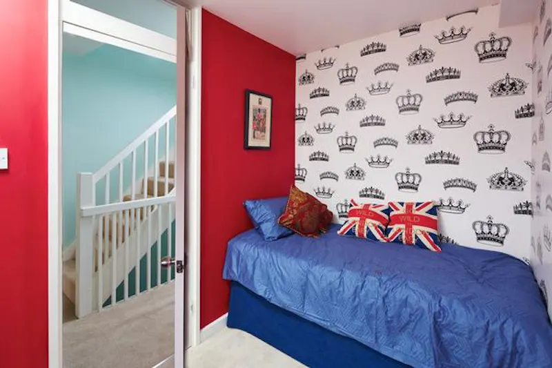 Wallpaper at Versatile house Waterloo, D2233 (photo 13)