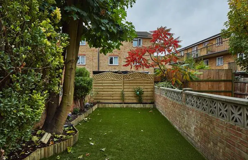 Garden at Versatile house Waterloo, D2233 (photo 32)