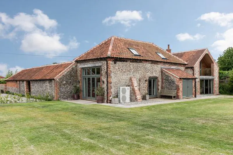 Garden at Film location C860 in Norfolk (photo 19)