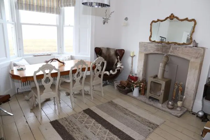 Dining room at Film location D2234 in Somerset (photo 13)