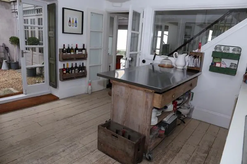 Kitchen at Film location D2234 in Somerset (photo 16)