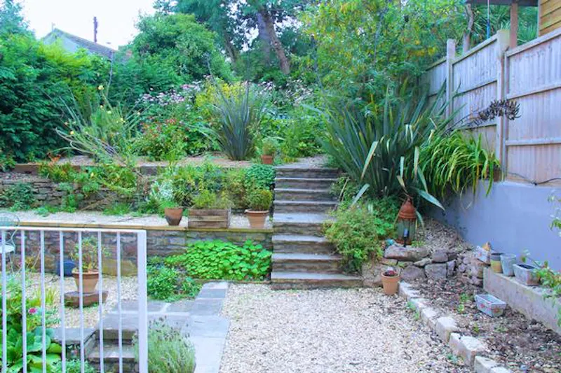 Garden at Film location D2234 in Somerset (photo 45)