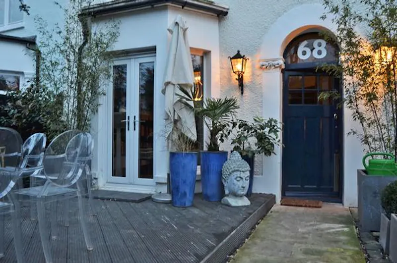Colourful Herne Hill house, B1708 (photo 1)