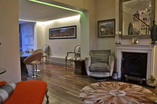 Colourful Herne Hill house, B1708