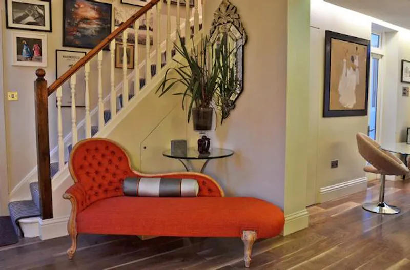 Colourful Herne Hill house, B1708 (photo 3)