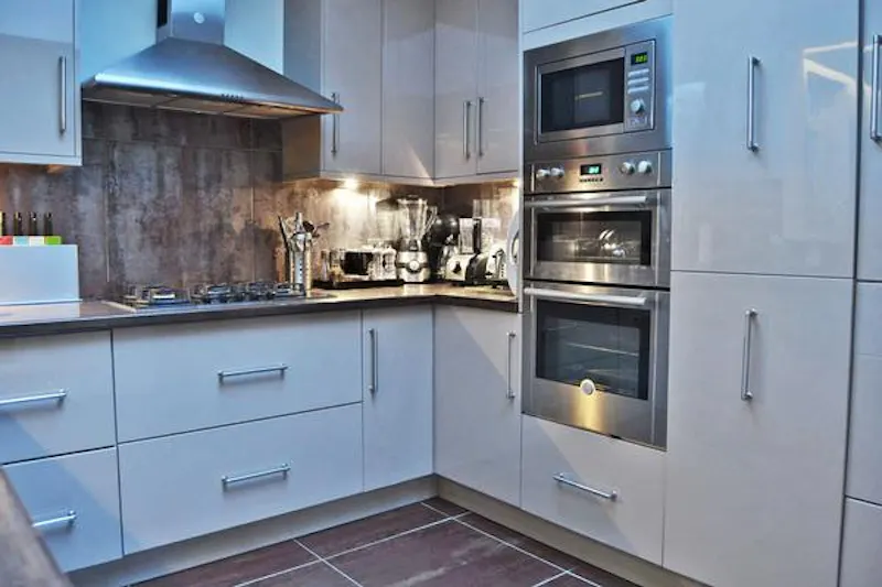 Kitchen at Colourful Herne Hill house, B1708 (photo 7)
