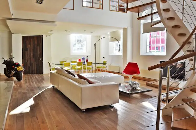 Living Room at Converted Greenwich church, Q114 (photo 2)