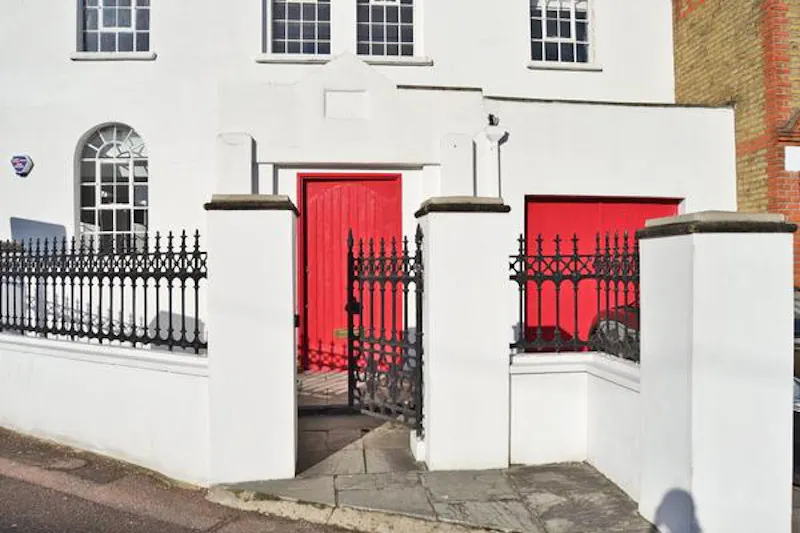 Gate at Converted Greenwich church, Q114 (photo 30)