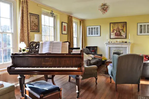 Crystal Palace family house, B1709
